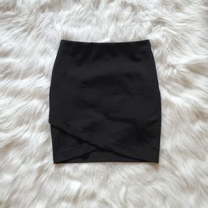 CRISS CROSS BLACK SKIRT